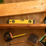 Faire une étagère en bois : tasseau, équerres et vis pour montage mural