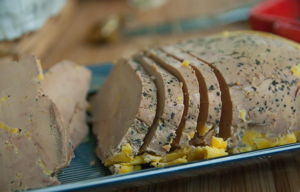 Tout savoir sur le métier de producteur de foie gras : traditions, qualité et secrets d’un terroir